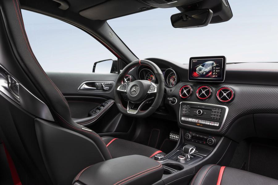 Интерьер Mercedes-AMG A45 4Matic 2015 года  (фото 35 из 41)